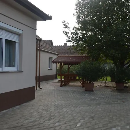 Bettina Vendeghaz Apartment Kiskoros