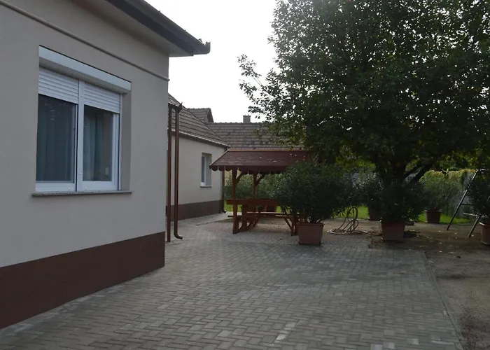 Bettina Vendeghaz アパート キシュケーレシュ