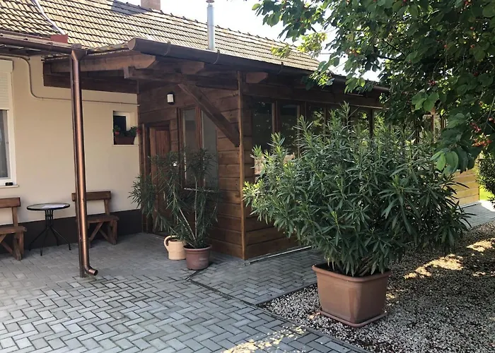 Bettina Vendeghaz アパート *